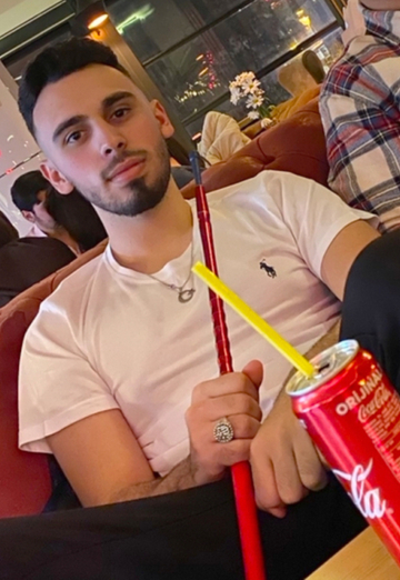 Benny (@btrhn) — my photo № 1